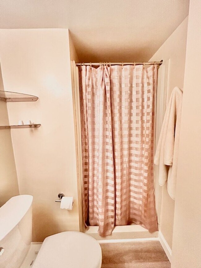 Building Photo - Cozy Oasis in Rockville!