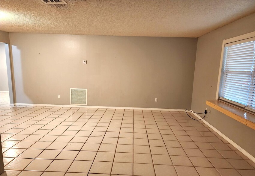 Building Photo - 2033 Quintilis Ct