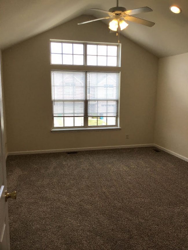 Building Photo - 3-bedroom, 2.5-bathroom Townhome