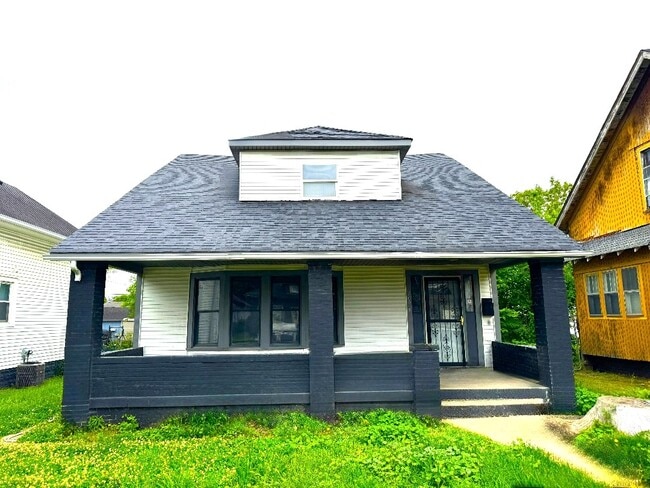 Primary Photo - 2028 N Dexter St