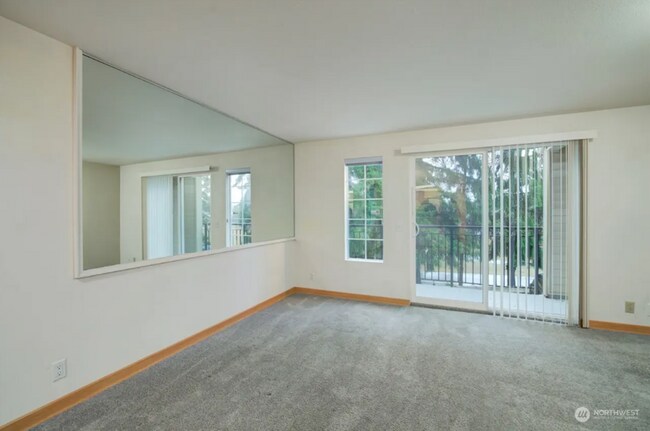 Building Photo - 2 Week Move In Special - Beautiful Edmonds...