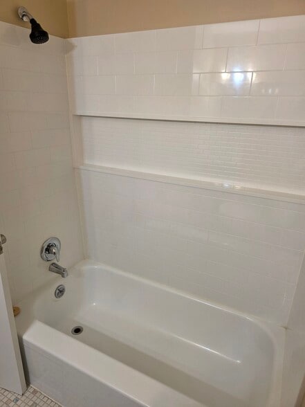 Building Photo - 65 Valley St