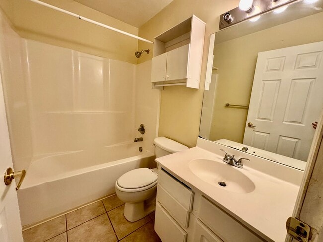 Building Photo - 3 Br. 2 1/2 Ba. Town House Near Mileground/Airport Rd - Available 8/05/2026