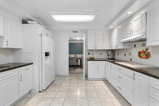 Building Photo - 10155 Collins Ave