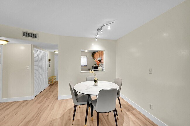 Building Photo - 9503 Boca Cove Cir