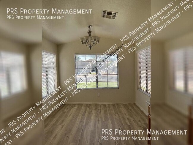 Building Photo - 1744 E Robin Ln