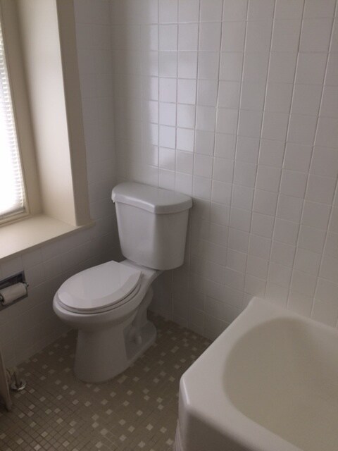 Building Photo - 1000 W 28th St