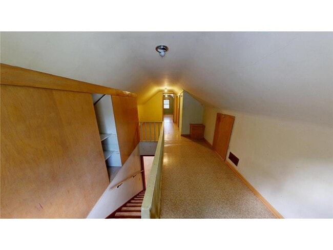 Building Photo - 114 6th Ave NE