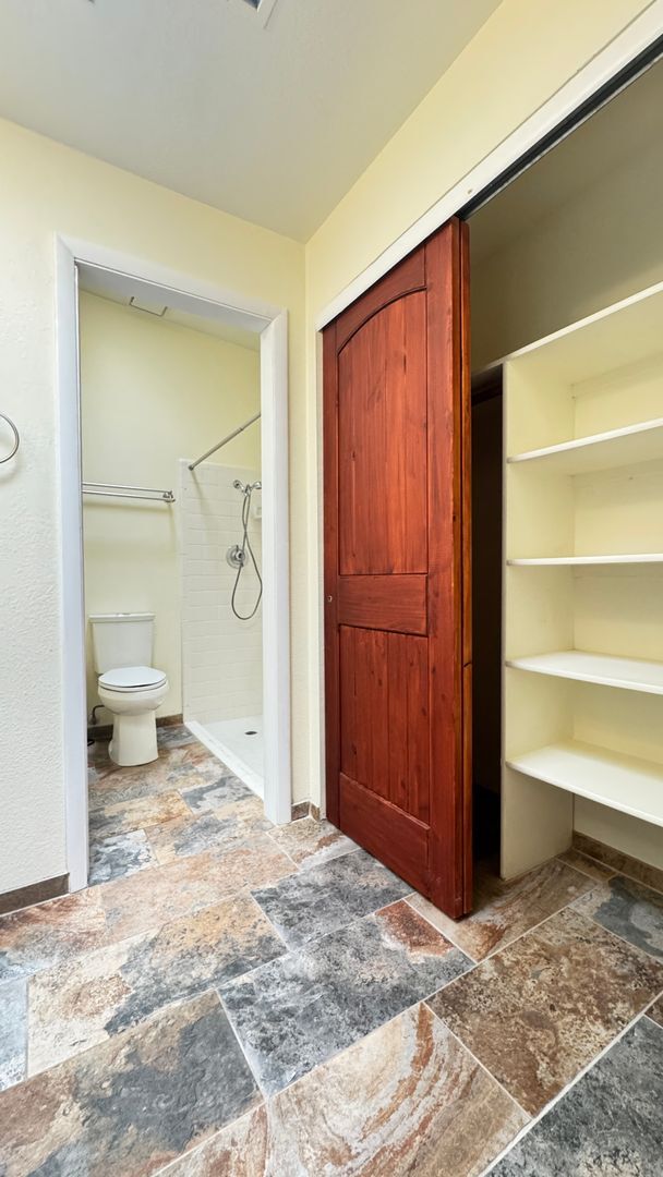 Building Photo - NW (Oracle and Orange Grove) 2 bedroom, 2 bath townhouse, 2 car garage, solar panels, no carpet!