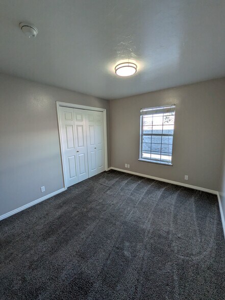 Building Photo - 1050 S Orem Blvd