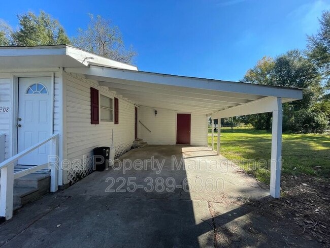 Building Photo - 1208 N Willow Ave