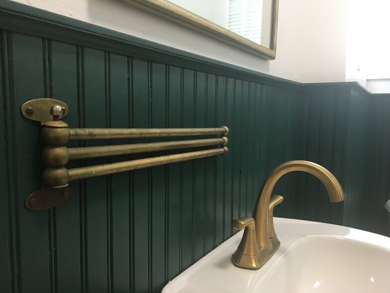 Building Photo - 213 Covington Ave