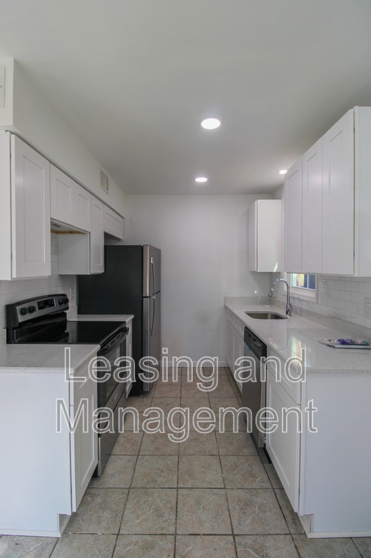 Building Photo - 910 Sea Gull Dr