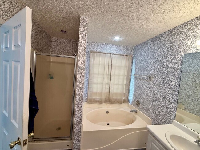 Building Photo - Charming 3BR Home Across from Barnett Shoals Elementary