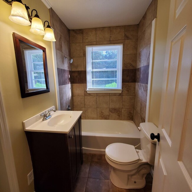 Building Photo - Charming and Updated 3-Bedroom Home with S...