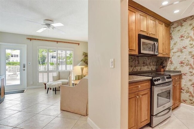 Building Photo - 3215 SE 10th St