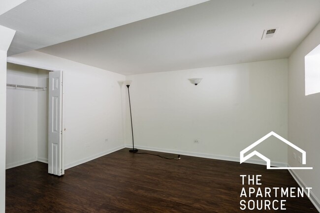 Building Photo - HUGE 4BR Close to California Blue Line; Pe...