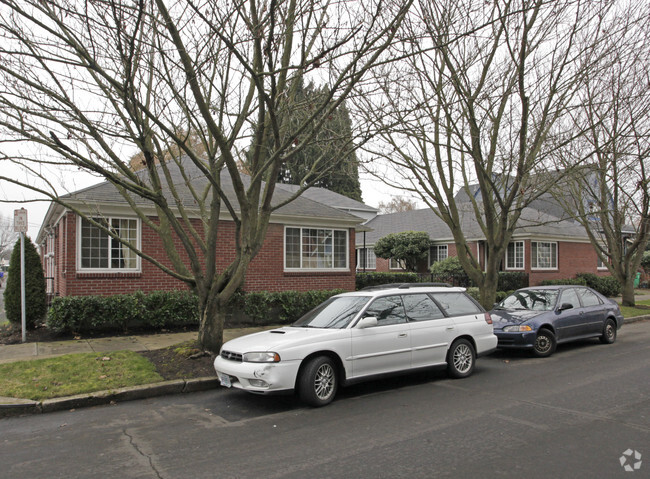 Building Photo - 2105 NE Everett St