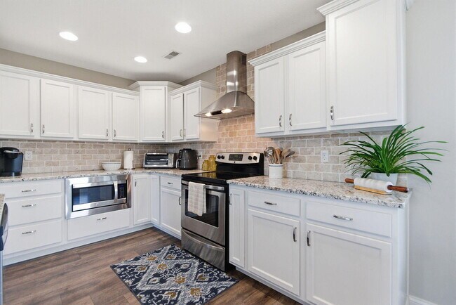 Building Photo - 3805 Flatwater Dr
