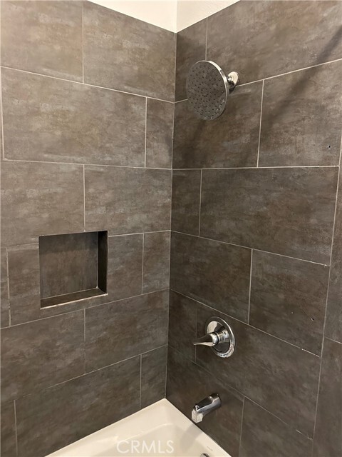 Building Photo - 956 E 43rd St