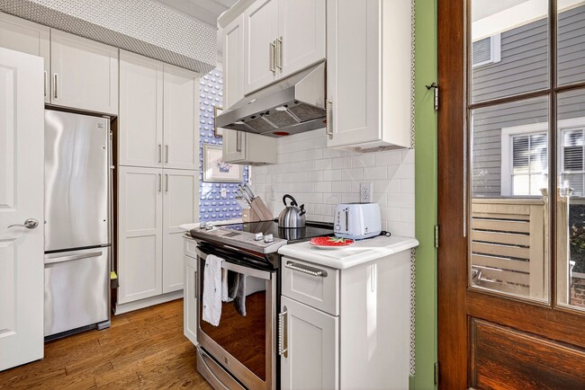 Building Photo - 214 W Gwinnett St