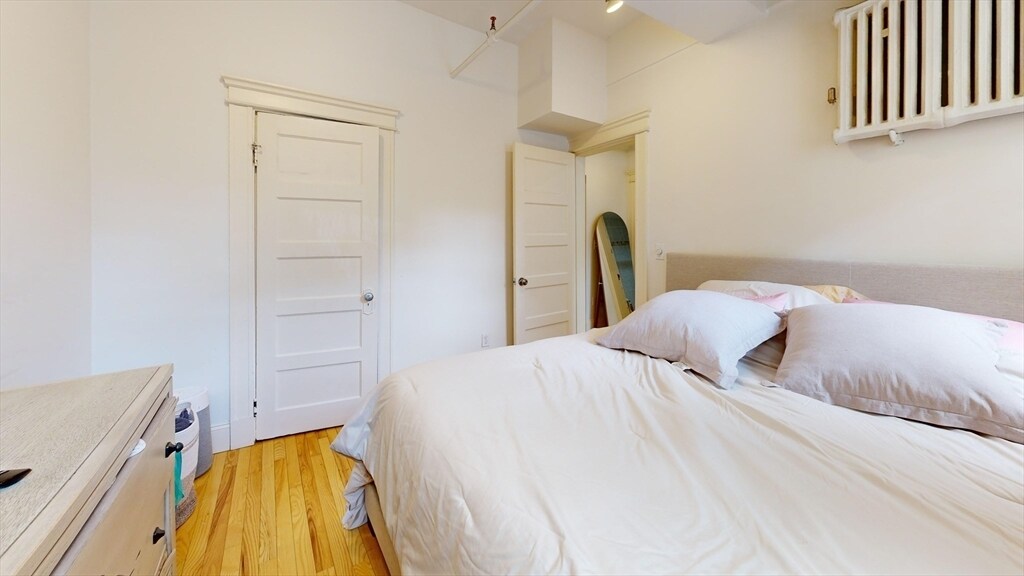 Building Photo - 116 Riverway