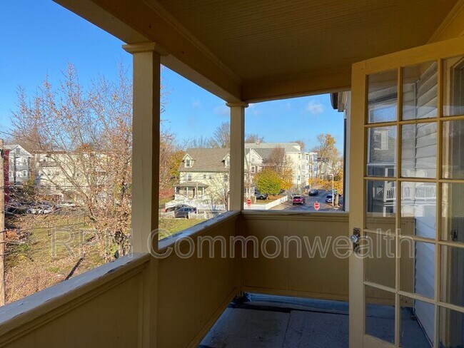 Building Photo - 28 Millet St