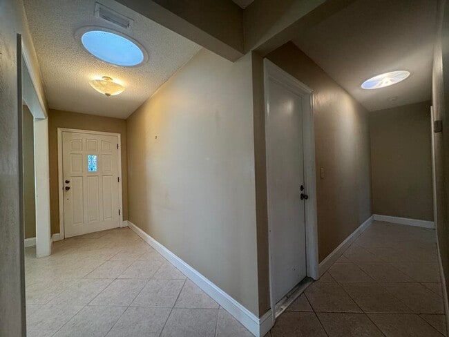 Building Photo - 3/2 in Pelican Bay