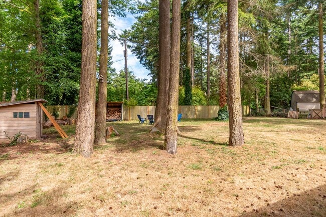 Building Photo - Charming 3 Bed, 2 Bath Home on a Quiet Street