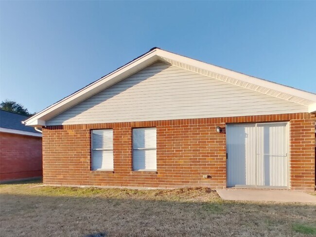 Building Photo - 3151 Kelling St