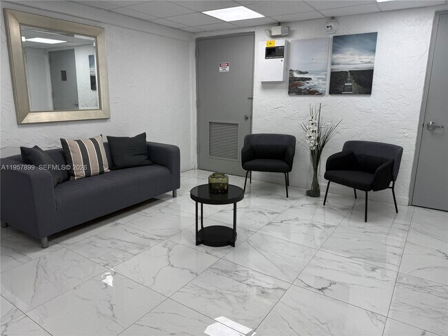 Building Photo - 2500 SW 6th St