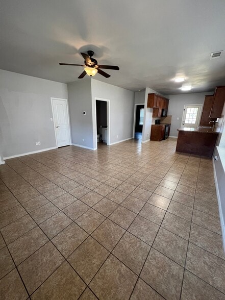 Building Photo - 904-906 Parkplace Ridge