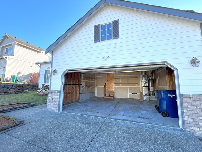 Building Photo - Lovely Three Bedroom Home Awaits You