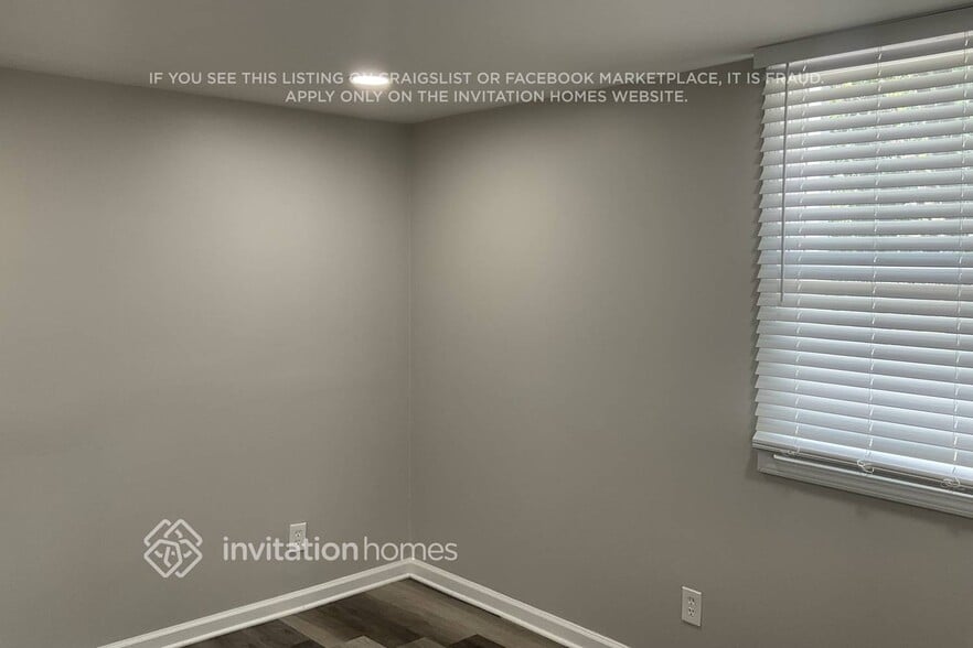 Building Photo - 4856 Torbay Dr