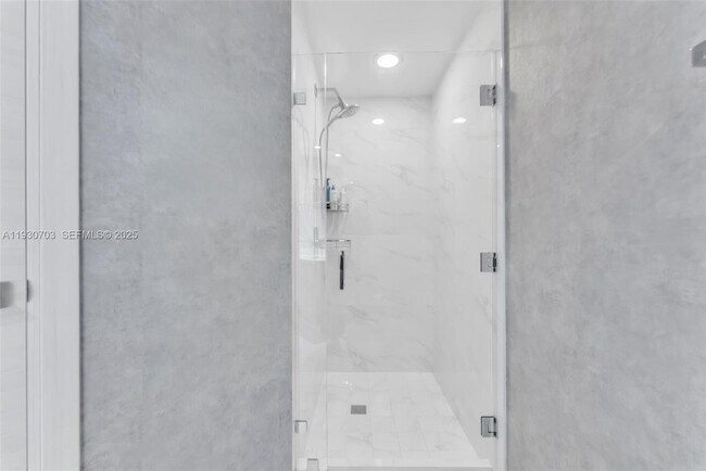 Building Photo - 801 S Miami Ave