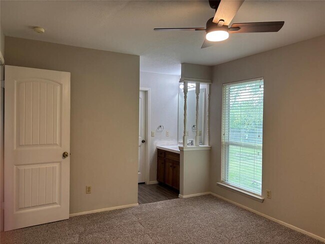 Building Photo - 10616 Mellow Meadow Dr