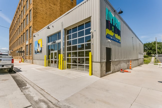 Building Photo - Artist Lofts