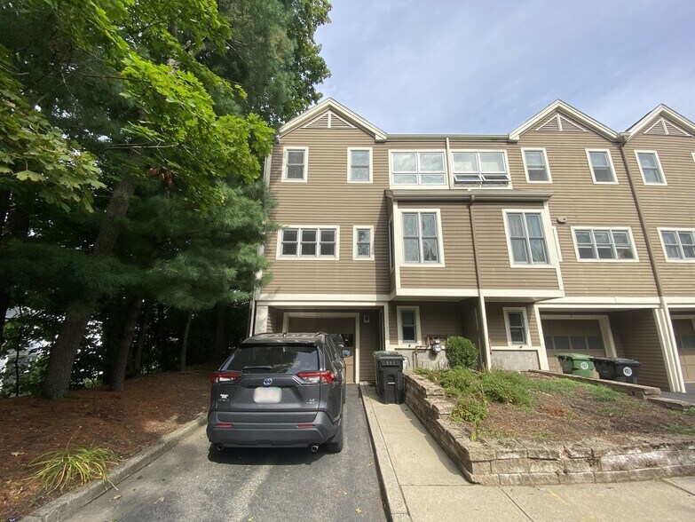 Building Photo - 1 Angela Ln