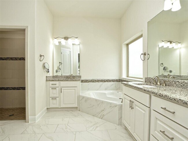 Building Photo - 9703 Bayshore Bend
