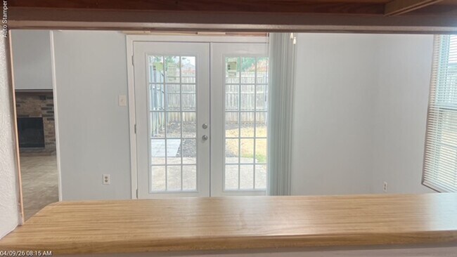Building Photo - 501 Lantana Dr