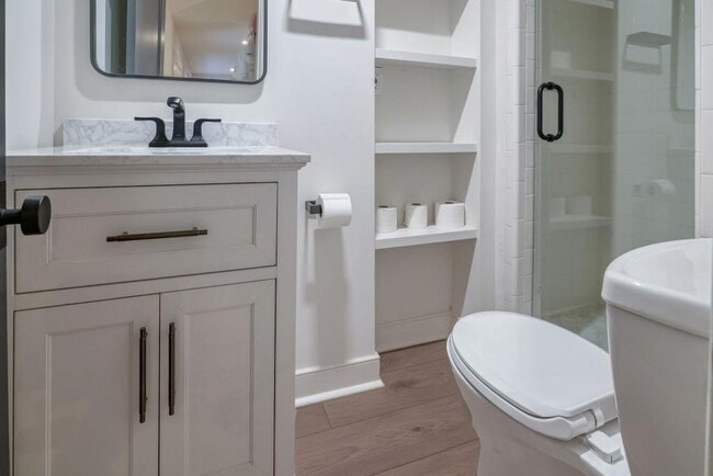 Building Photo - 1007 Somerset Dr NW