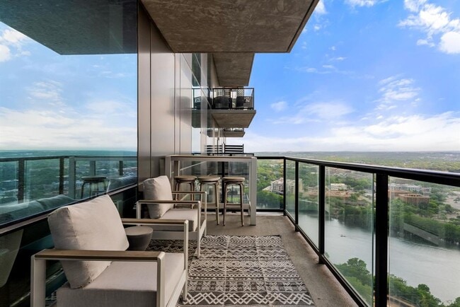 Building Photo - 70 Rainey St