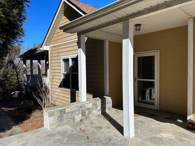 Building Photo - West AVL  - Good Things Come in Twos!  Rea...