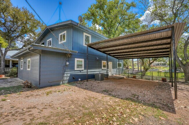 Building Photo - 614 E Briarway Dr