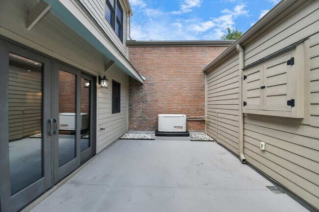 Building Photo - 9632 Bayou Brook St