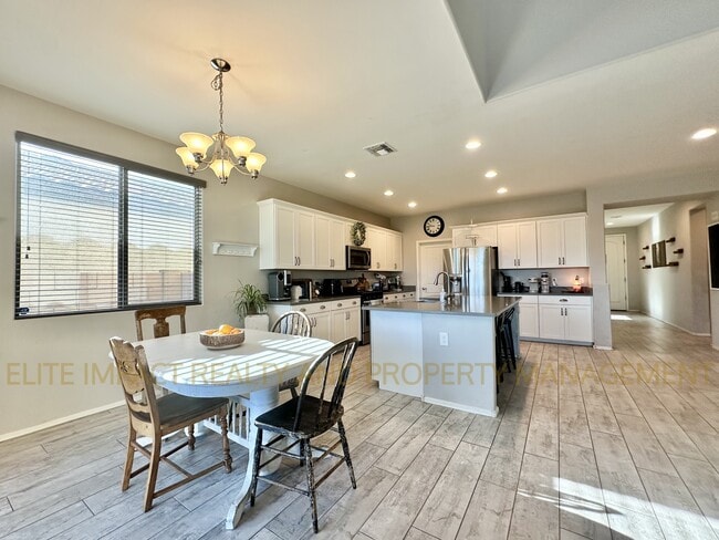 Building Photo - 7305 S Via Cabana