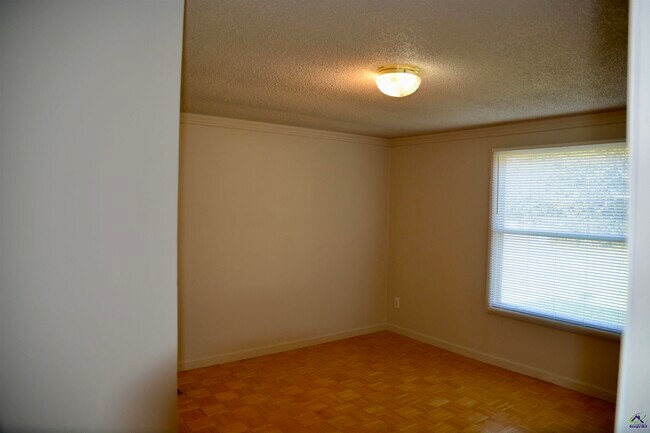 Building Photo - 111 Brighton Dr