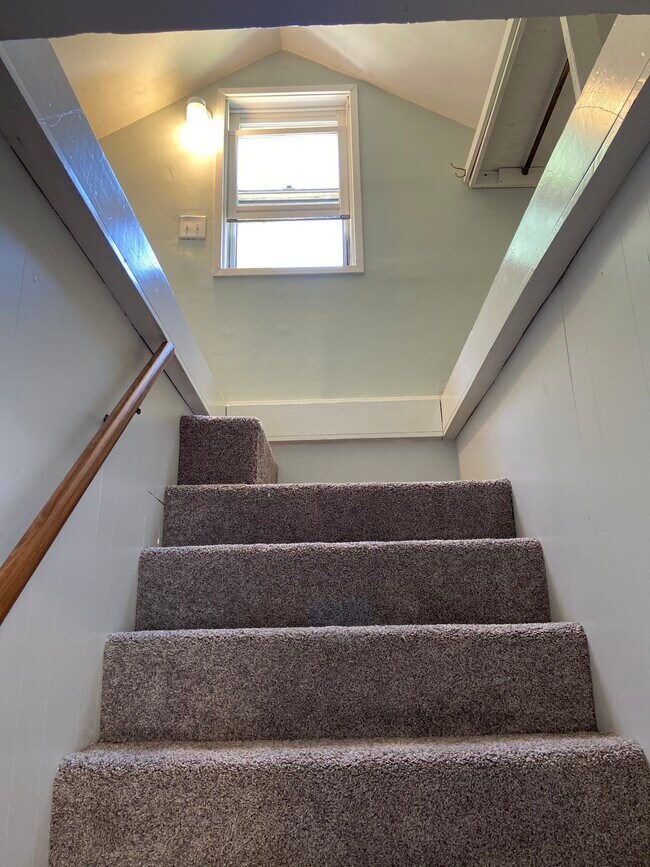 Building Photo - 1411 Portland Ave