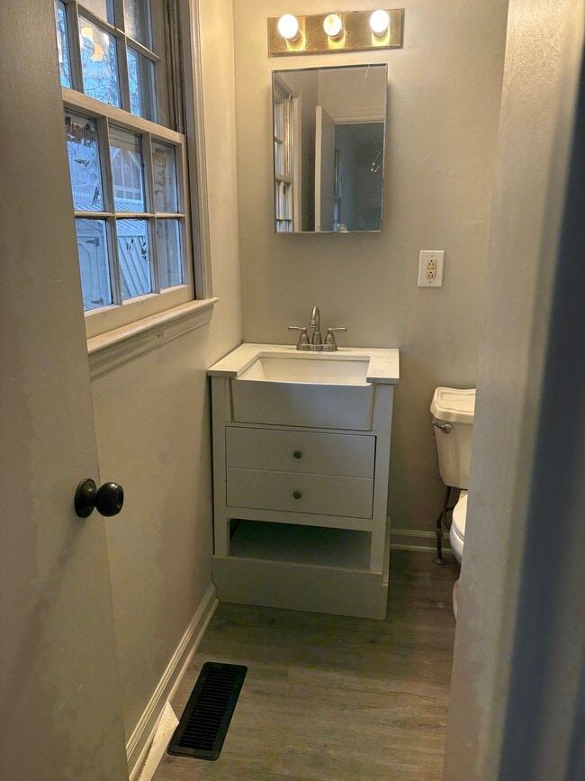 Building Photo - 37 Cedarvilla Dr