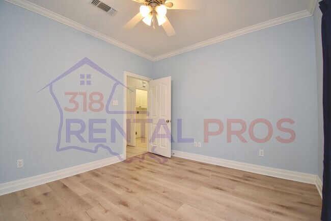 Building Photo - Updated 3 Bedroom, 2 Bath Home